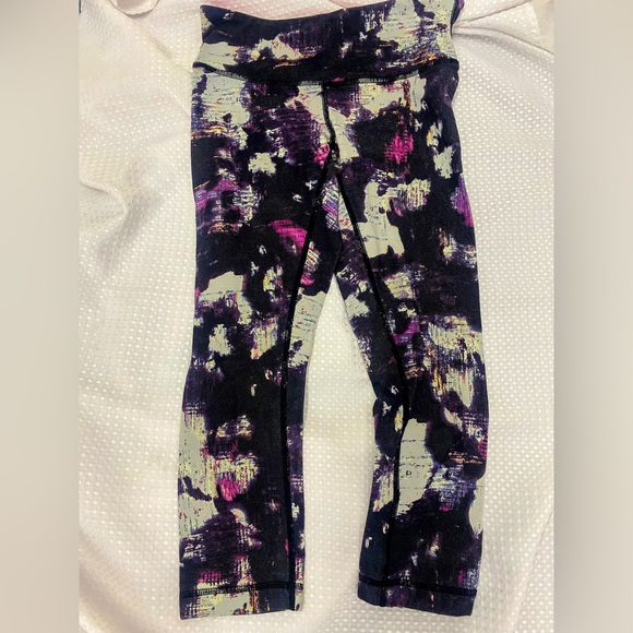 Lululemon Wunder Under Crop III Kara Blossom Brushed Luon Size 6 NWOT - Picture 2 of 4